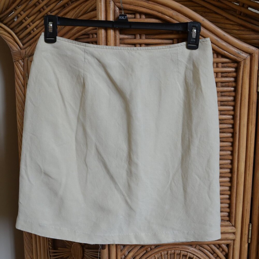 womans skirt